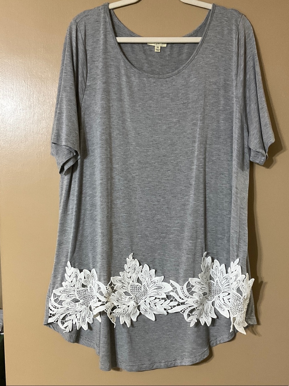 Kori Plus Gray Short-Sleeve Tunic with White Lace Applique